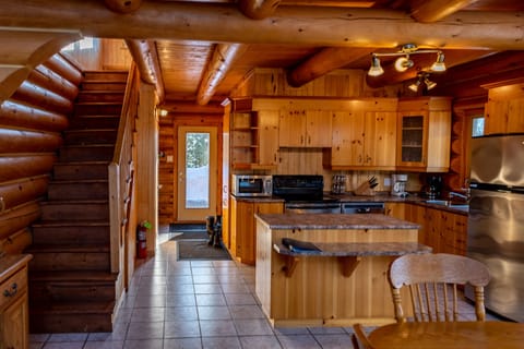 Chalet, 5 Bedrooms | Private kitchen | Fridge, microwave, stovetop, coffee/tea maker