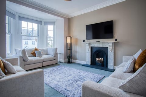 The Lanterns - 9 Bedroom - Sleeps 17 - Saundersfoot Village Centre (24814)