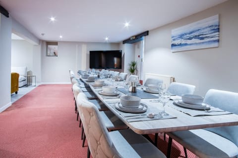 The Lanterns - 9 Bedroom - Sleeps 17 - Saundersfoot Village Centre (24830)