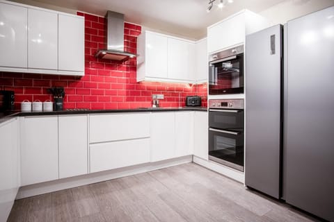 The Lanterns - 9 Bedroom - Sleeps 17 - Saundersfoot Village Centre (24826)