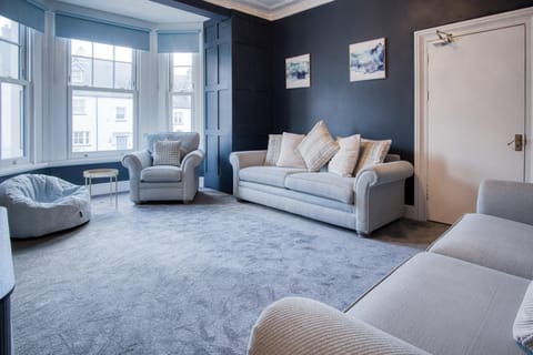 The Lanterns - 9 Bedroom - Sleeps 17 - Saundersfoot Village Centre (24816)