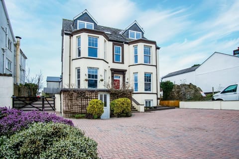 The Lanterns - 9 Bedroom - Sleeps 17 - Saundersfoot Village Centre (24845)