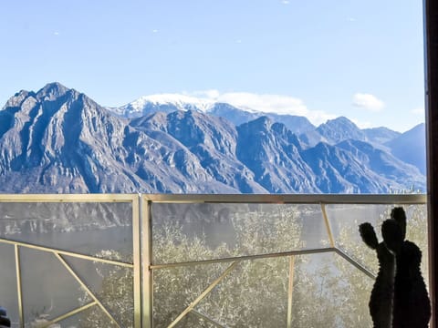 Boat, Apartment, Watercraft, Balcony, Outdoor Furniture, Chair, Marina, Naval Architecture, Harbor, Port