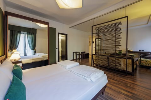 Junior Studio Suite, Balcony | Desk, laptop workspace, free WiFi, bed sheets