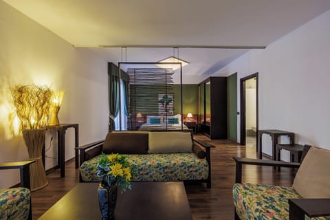 Desk, laptop workspace, free WiFi, bed sheets