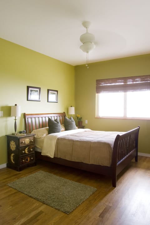 Deluxe Room, 1 Queen Bed, Ocean View (Private half bath with outdoor garden shower) | Desk, iron/ironing board, free WiFi