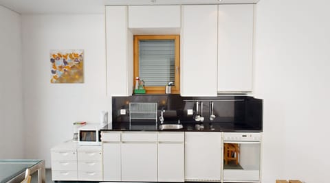 La Montanella 1.5 Zimmer | Private kitchen | Oven, stovetop, cookware/dishes/utensils, dining tables