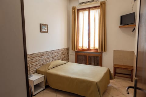 Standard Single Room | Desk, laptop workspace, free WiFi