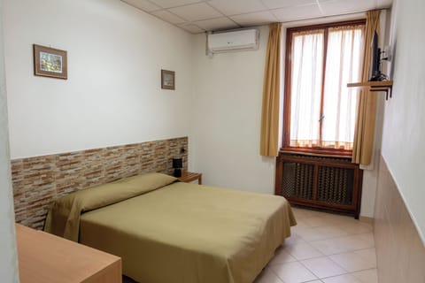 Basic Double Room | Desk, laptop workspace, free WiFi