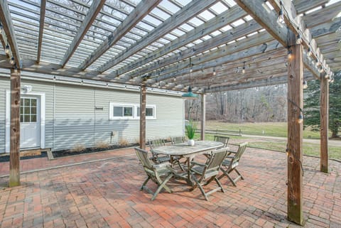 Patio | Outdoor Dining Set | Gas Grill
