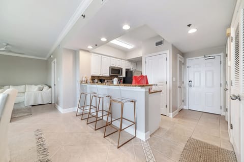 Breakfast bar and kitchen