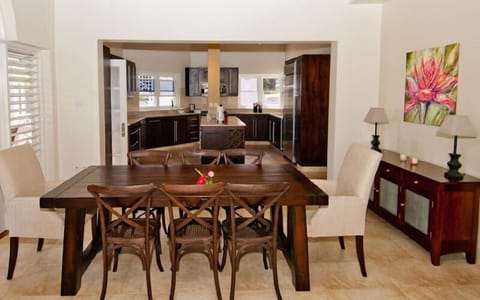 Luxury Villa, 4 Bedrooms, Concierge Service, Bay View | In-room dining