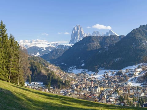 Mountainous Landforms, Mountain, Hill, Highland, Mountain Range, Landscape, Hill Station, Terrain, Valley, Village