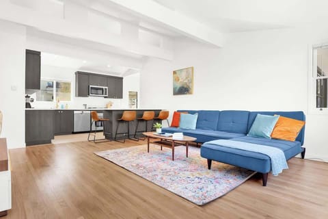 Huge open plan living area, newly remodelled chefs kitchen. With an abundance of natural light.
Comfy new designer furniture throughout.
Our beach home is just two short blocks to one of the best surf breaks in Southern California.
