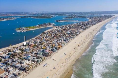 Perfectly situated between the bay and the ocean. You can't get a better location!