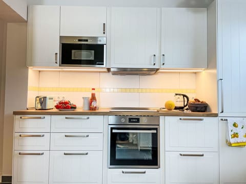 Kitchen Appliance, Kitchen, Countertop, Cabinetry, Major Appliance, Furniture, Home Appliance, Wood, Flooring, Interior Design