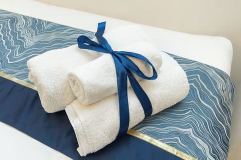 Comfort Room, 2 Twin Beds | Desk, laptop workspace, free WiFi