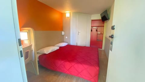 Double Room, Non Smoking | Laptop workspace, free WiFi, bed sheets