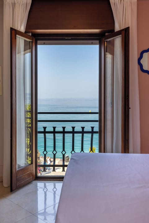 Room, Lake View | In-room safe, soundproofing, free WiFi, bed sheets