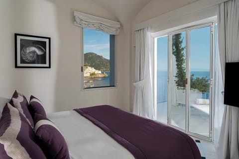 Suite, Sea View | Egyptian cotton sheets, premium bedding, down comforters, minibar