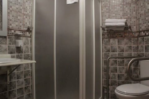 Free toiletries, bidet, towels