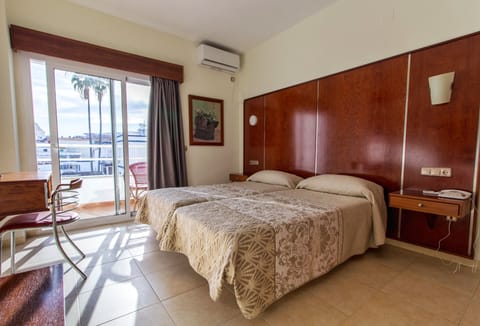 Standard Double or Twin Room | Desk, free WiFi