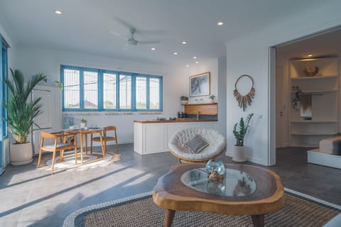 Comfort Apartment | Private kitchen | Electric kettle, toaster