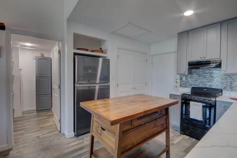 Studio | Private kitchen | Fridge, oven, coffee/tea maker, toaster