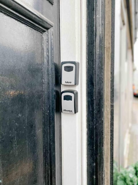 Self check-in with lockbox.