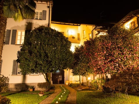 House, Night, Home, Garden, Yard, Landscape Lighting, Backyard, Lawn, Midnight, Landscaping