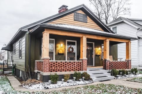 Duplex Home with separate entrances. Perfect for families or friends that need their own privacy