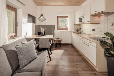 Deluxe Suite with infrared lounge chair, Mountain view | Living room | TV