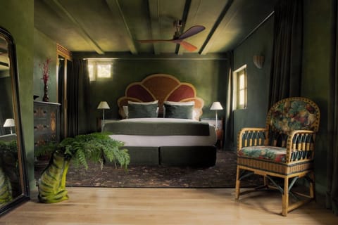 Prestige Suite | In-room safe, iron/ironing board, free WiFi, bed sheets