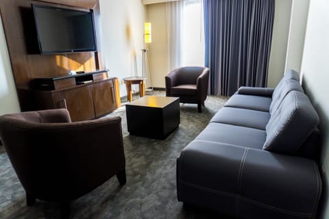 Junior Suite, 1 Bedroom | Down comforters, pillowtop beds, in-room safe, desk