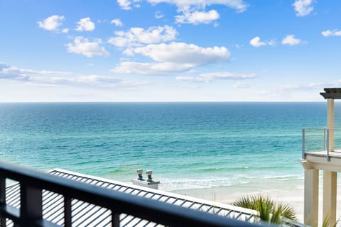 2nd row with Gulf Views, 335' Ft of Private Community Beach