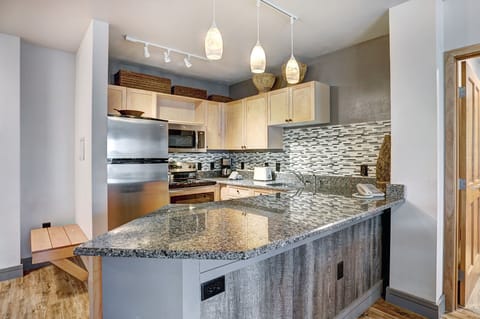 Condo, 2 Bedrooms | Private kitchen | Fridge, oven, coffee/tea maker, toaster