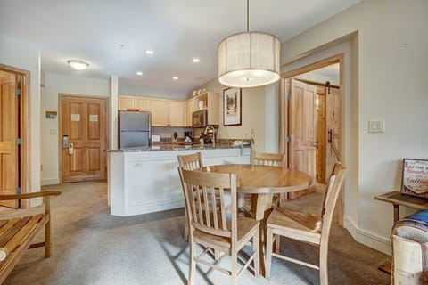 Condo, 2 Bedrooms | Dining