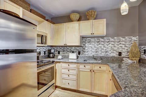 Condo, 2 Bedrooms | Private kitchen | Fridge, oven, coffee/tea maker, toaster