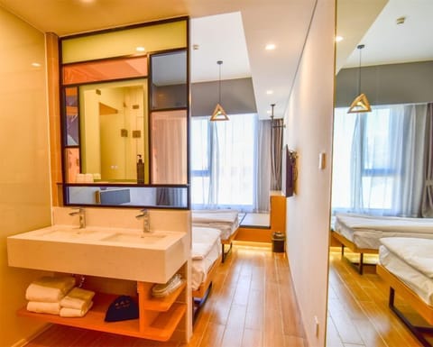 Deluxe Twin Room, 2 Twin Beds | 1 bedroom, blackout drapes, free WiFi