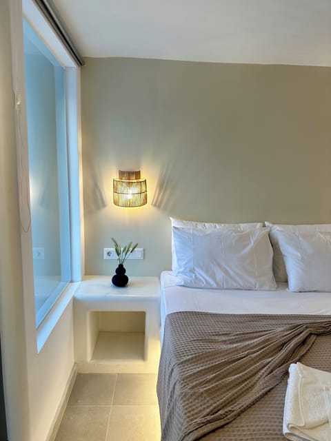 Double Room, 1 Queen Bed, Non Smoking, Courtyard Area | Premium bedding, down comforters, memory foam beds, minibar