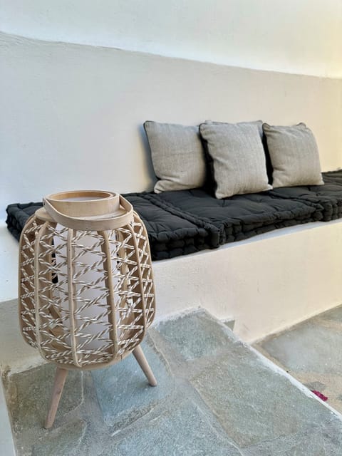 Double Room, 1 Queen Bed, Non Smoking, Courtyard Area | Living area | 43-inch Smart TV with cable channels, Netflix, streaming services