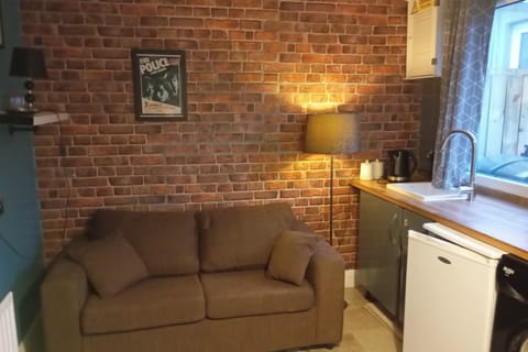 Cottage | Living area | Fireplace