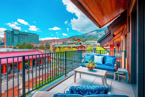 Condo, 2 Bedrooms | Property grounds