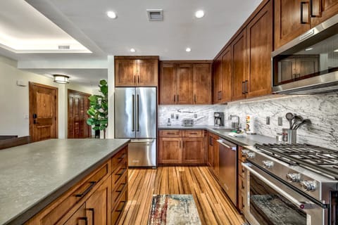 Condo, 3 Bedrooms | Private kitchen | Fridge, oven, coffee/tea maker, toaster