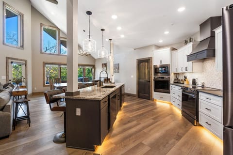 Full Kitchen with Major Appliance