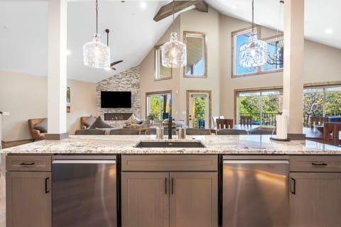 Island with dual dishwashers