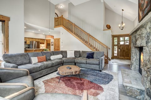 Townhome, 3 Bedrooms | Living area