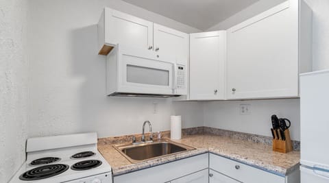 From breakfast to brunch, this kitchen`s got you covered.