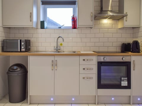 Kitchen | Apartment 4 - The Old Clubhouse, Newsome, near Huddersfield