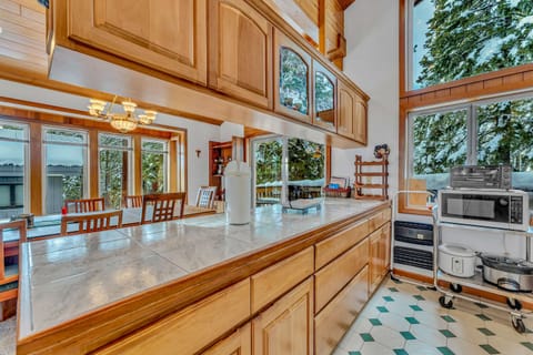 Kitchen: Crockpot, drip coffee maker, toaster oven, blender, dishwasher, cooking utensils, main floor
